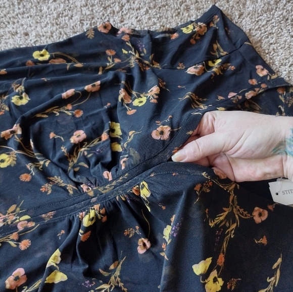 Daniel Rainn V-neck Floral Cap Sleeve Shirt NWT - Picture 5 of 11